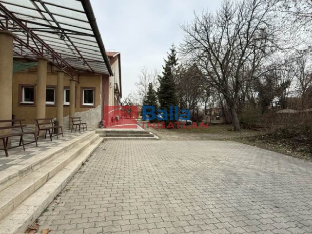 Eladó 1100 m²-esüzlethelyiség utcai bejárattal XXI. Kerület (Királyerdő) , Csepel főútján lévő út: 359'000'000 Ft