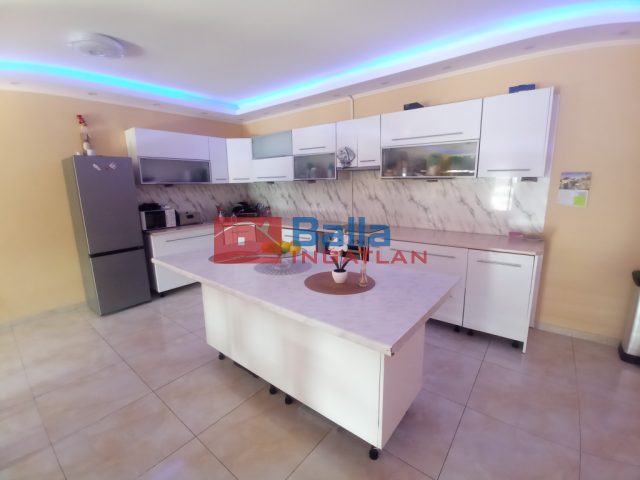 Eladó 130 m²-escsaládi ház XXI. Kerület (Ófalu) , II.RÁKÓCZI FERENC út: 69'900'000 Ft