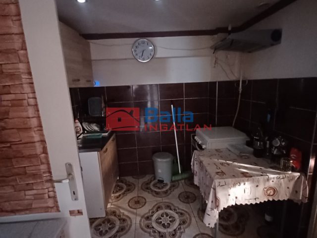 Kiadó 32 m²-escsaládi ház XXIII. Kerület (Soroksár) , Hősök teréhez közeli utca: 150'000 Ft