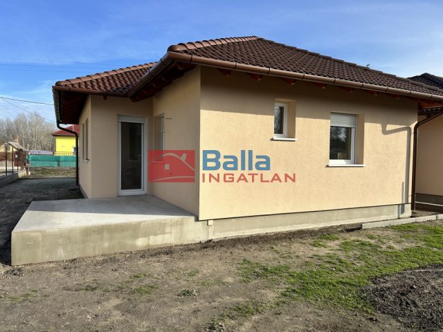 Eladó 454 m²-esikerház Bugyi, Új építésű: 90'500'000 Ft