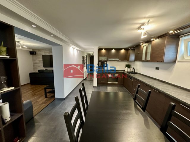 Eladó 195 m²-escsaládi ház Bugyi, Vállalkozás és Otthon: 180'000'000 Ft