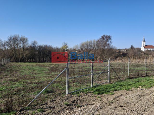 Eladó 2000 m²-estelek Csajág, Patak közelében: 25'000'000 Ft