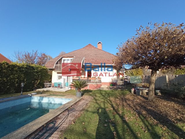 Eladó 220 m²-escsaládi ház Csömör, Szőlő utca: 165'000'000 Ft