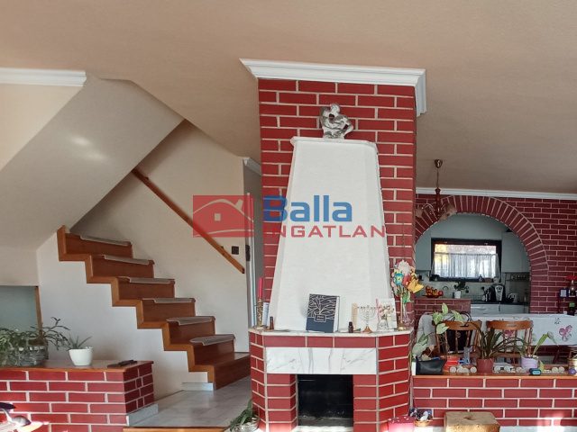 Eladó 220 m²-escsaládi ház Csömör, Szőlő utca: 165'000'000 Ft