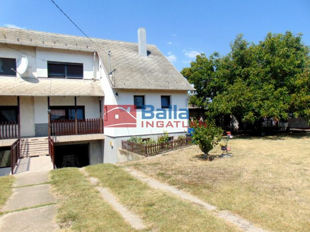 Eladó 108 m²-esikerház Dinnyés, Vörösmarty utca: 69'900'000 Ft