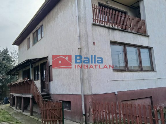 Eladó 208 m²-escsaládi ház Dunaharaszti, Toldi Miklós út közeli utca: 93'900'000 Ft