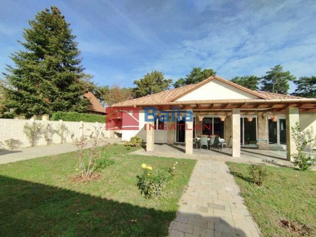 Eladó 200 m²-escsaládi ház Dunakeszi, Újszerű családi ház frekventált helyen eladó!: 245'000'000 Ft