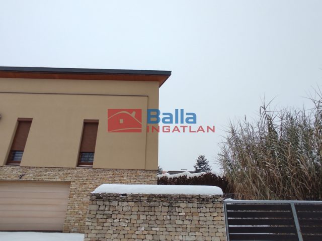 Eladó 200 m²-escsaládi ház Dunaújváros, Csillagdomb utca: 159'990'000 Ft