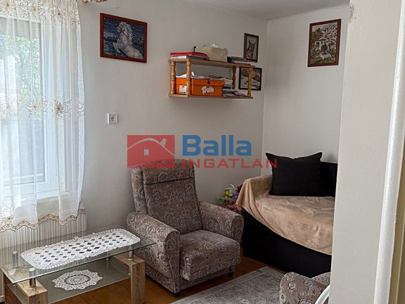 Eladó 77 m²-escsaládi ház Érd (Dombosváros) , Rekettye utca közelében utca: 77'000'000 Ft