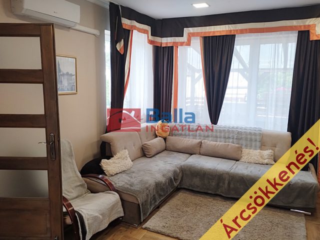 Eladó 240 m²-escsaládi ház Érd (Fenyves Parkváros) , Vihorlát utca közelében utca: 220'000'000 Ft