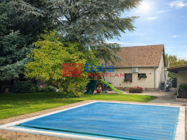 Eladó 147 m²-escsaládi ház Fót, Fót-Kisalag,kétgenerációs családiház: 139'000'000 Ft