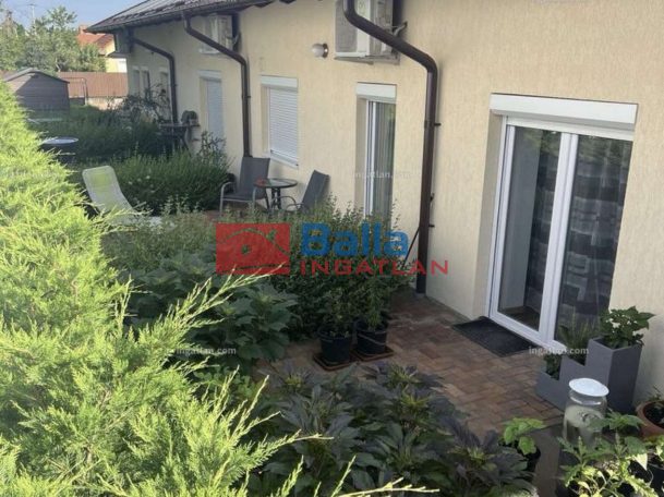 Eladó 208 m²-escsaládi ház Fót, Újszerű 4+1 lakásos APARTMANHÁZ: 179'000'000 Ft