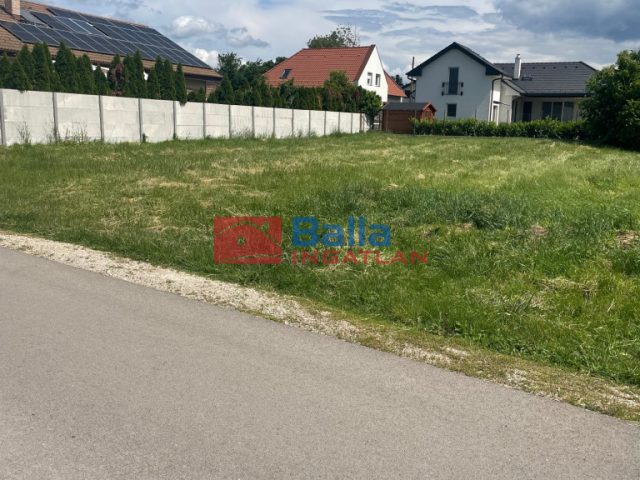 Eladó 665 m²-estelek Gárdony, Központi utca: 35'900'000 Ft