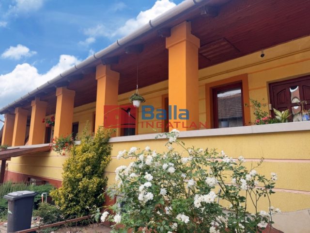 Eladó 151 m²-escsaládi ház Hatvan, Belváros utca: 125'000'000 Ft