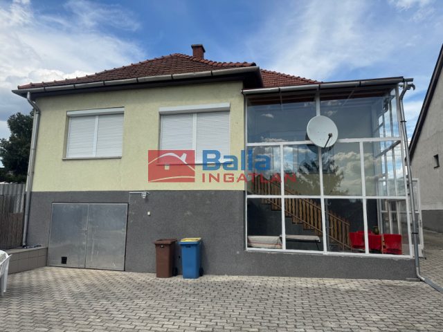 Eladó 100 m²-escsaládi ház Hatvan, Kishatvan utca: 75'000'000 Ft