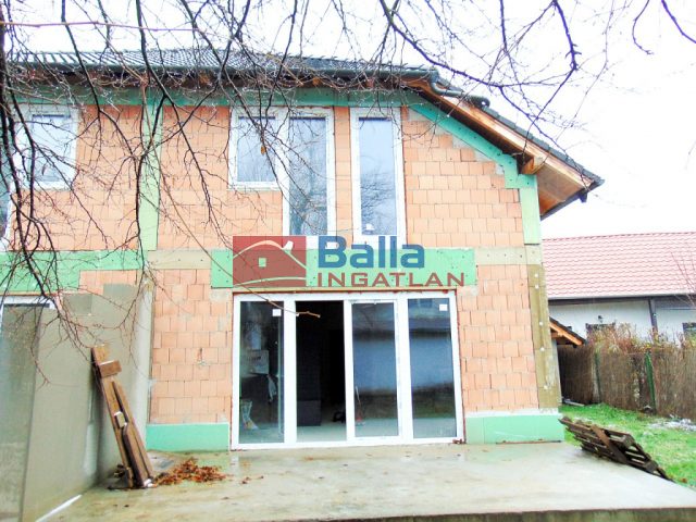 Eladó 156 m²-escsaládi ház Kápolnásnyék, Bem utca: 119'175'000 Ft