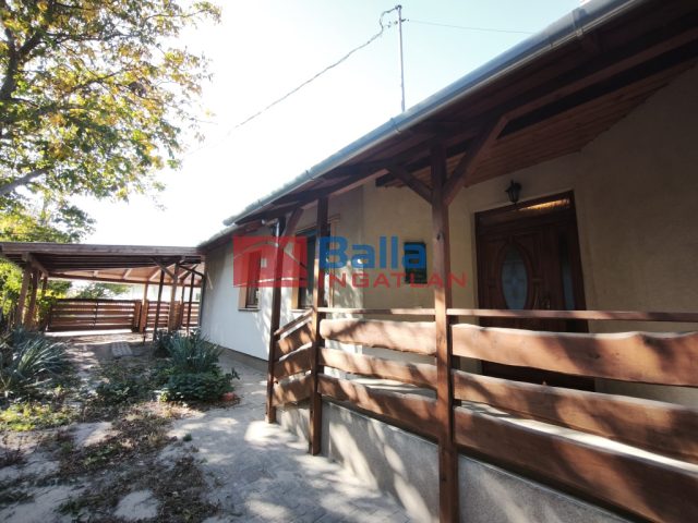 Eladó 130 m²-escsaládi ház Kulcs, Ifjúság utca: 92'900'000 Ft