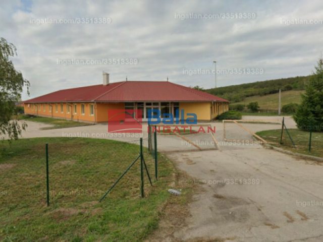 Eladó 1116 m²-esegyéb üzlethelyiség Kulcs, Rákóczi utca: 285'000'000 Ft