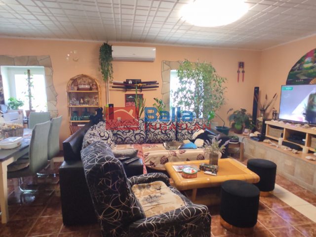 Eladó 156 m²-escsaládi ház Mezőfalva, Velinszky László utca: 61'700'000 Ft