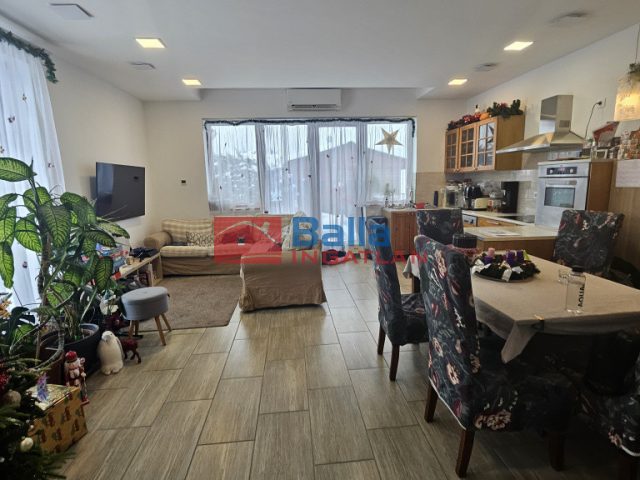 Eladó 168 m²-escsaládi ház Mogyoród, Nagyhomoki  közeli utca: 156'500'000 Ft