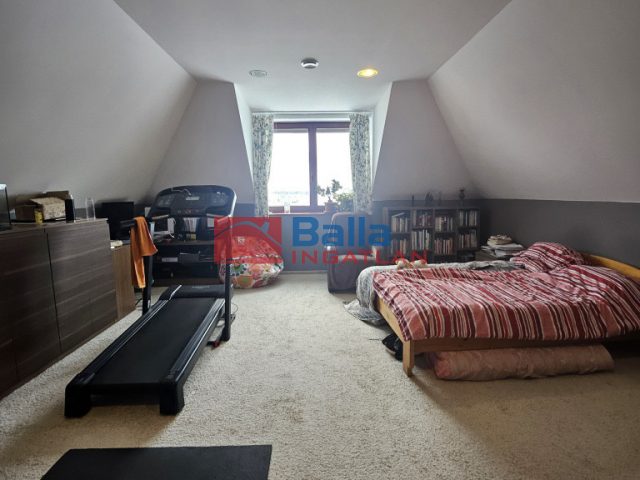 Eladó 168 m²-escsaládi ház Mogyoród, Nagyhomoki  közeli utca: 129'900'000 Ft