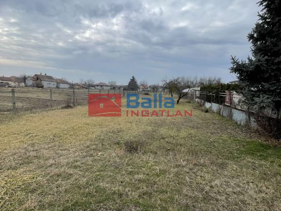 Eladó 1032 m²-estelek Nagykáta, Főútról könnyen megközelíthető utca: 9'000'000 Ft