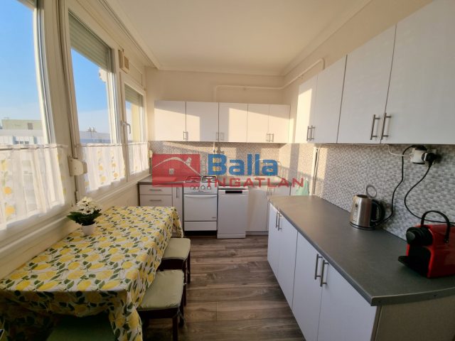 Kiadó 62 m²-estársasházi lakás Nyíregyháza, Búza tér: 200'000 Ft