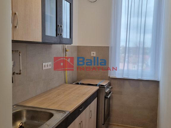 Kiadó 42 m²-estársasházi lakás Nyíregyháza, Petőfi utca: 135'000 Ft