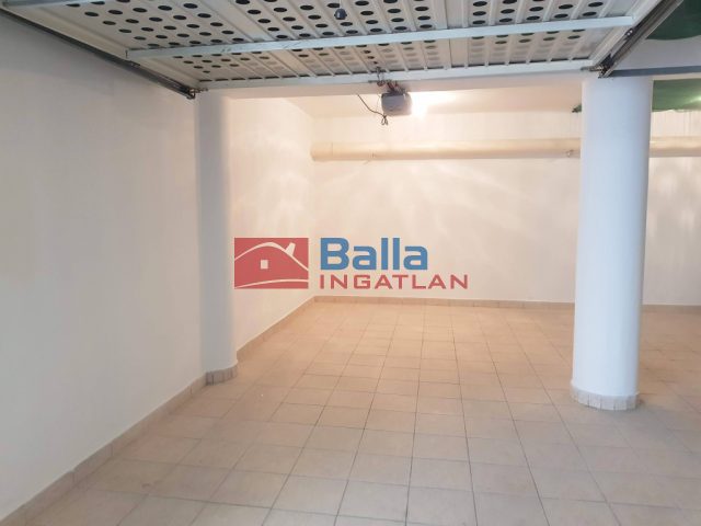 Kiadó 18 m²-eskülönálló garázs Nyíregyháza, Szarvas utca: 28'000 Ft