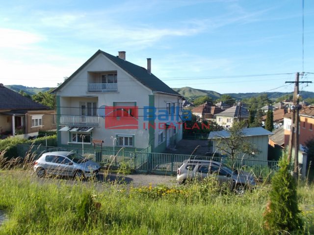 Eladó 140 m²-escsaládi ház Ózd, Előd vezér utca: 14'500'000 Ft