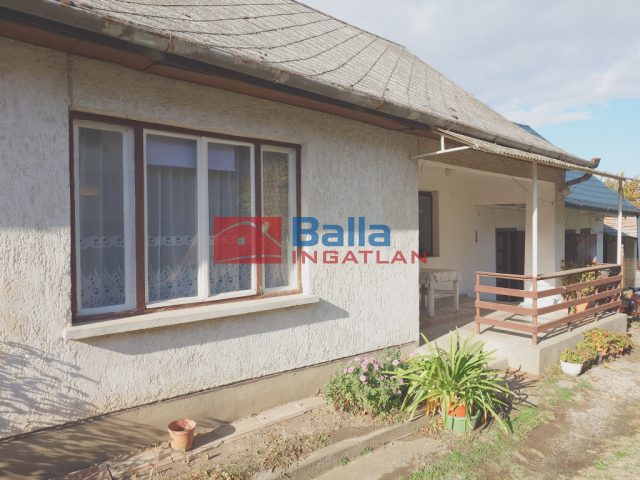 Eladó 90 m²-escsaládi ház Pázmánd (Pázmánd) , Petőfi utca: 49'900'000 Ft