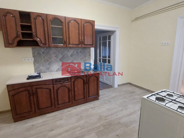 Eladó 93 m²-escsaládi ház Pécel, Központ közeli: 84'900'000 Ft