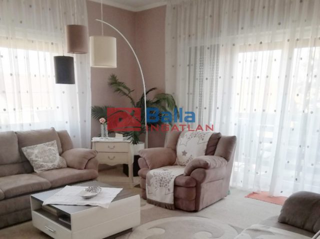 Eladó 210 m²-escsaládi ház Pécel, Városközpont közeli utca: 139'000'000 Ft