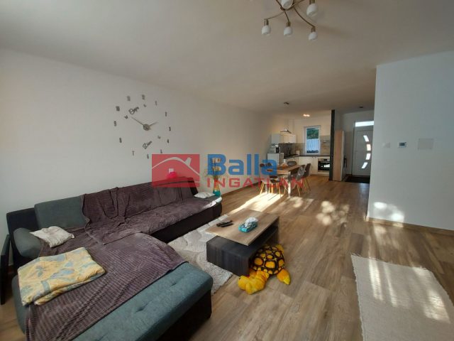 Eladó 134 m²-essorház Simontornya, Frekventált utca: 48'900'000 Ft