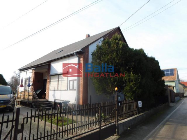 Eladó 200 m²-escsaládi ház Siófok (Siófok) , Városi utca: 99'000'000 Ft