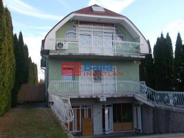 Eladó 168 m²-escsaládi ház Siófok, Szabadifürdő: 150'000'000 Ft