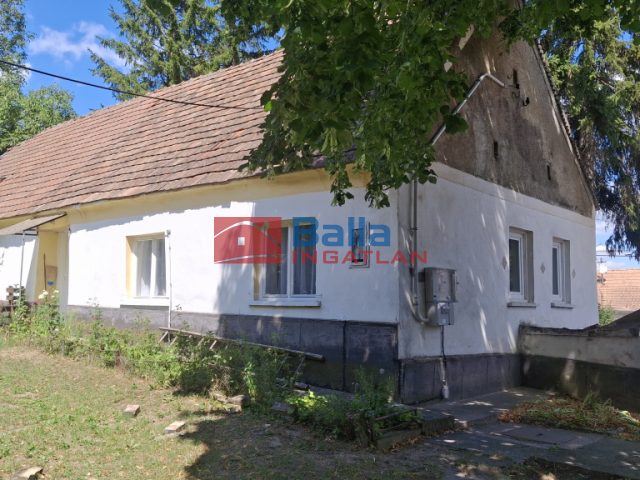 Eladó 110 m²-escsaládi ház Szentgál, Saroktelek: 39'000'000 Ft