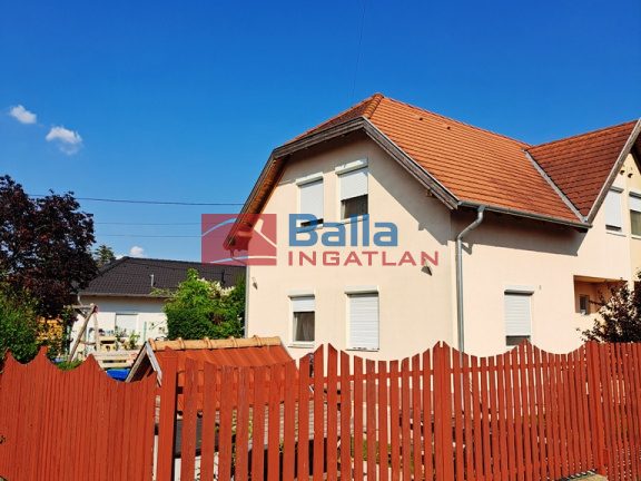 Eladó 100 m²-esikerház Szigethalom, Fiumei utcáról nyíló: 98'000'000 Ft