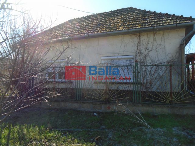 Eladó 90 m²-escsaládi ház Tiszakécske, Kerekdomb utca: 19'900'000 Ft