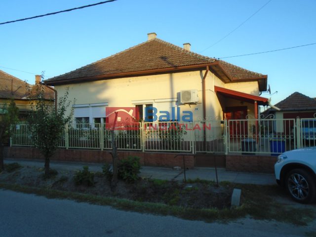 Eladó 120 m²-escsaládi ház Tiszakécske, Táncsics Mihály utca: 52'900'000 Ft
