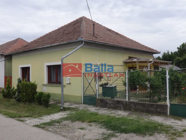 Eladó 140 m²-escsaládi ház Tiszakécske, Toldi utca: 33'800'000 Ft