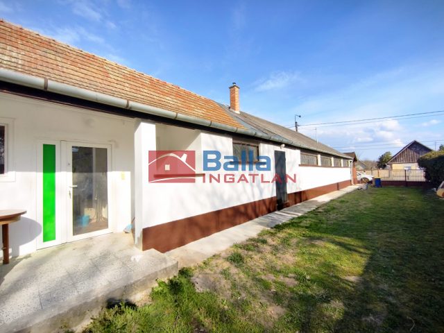 Eladó 156 m²-escsaládi ház Tóalmás, Béke út: 34'900'000 Ft