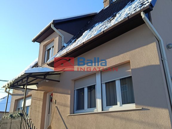 Eladó 100 m²-escsaládi ház Tököl, Szentmiklósi utca közeli utca: 97'000'000 Ft