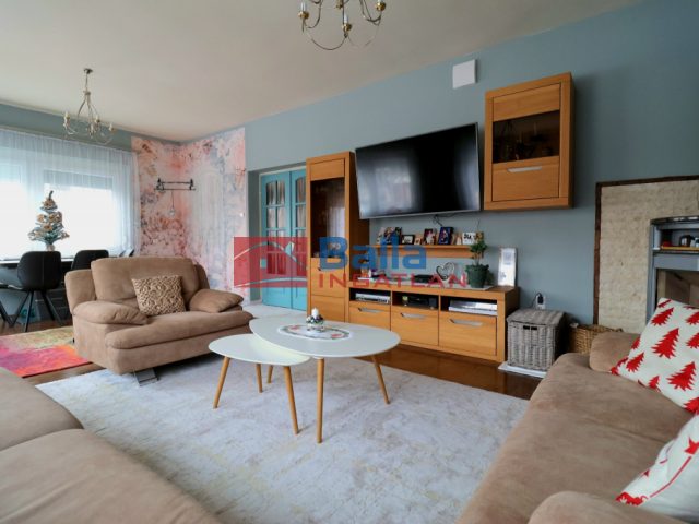 Eladó 234 m²-escsaládi ház Tököl, központban: 129'900'000 Ft