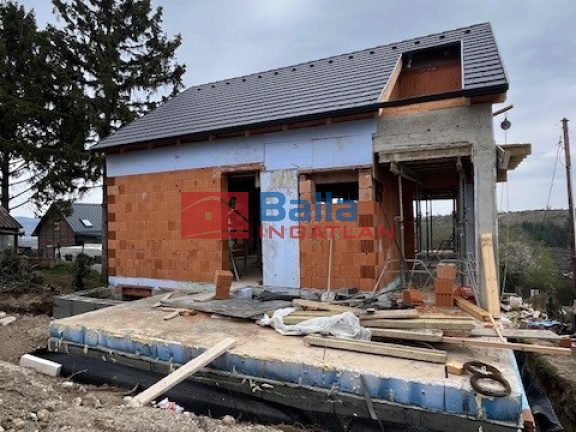 Eladó 110 m²-estársasházi lakás Törökbálint, Séta utca: 155'000'000 Ft