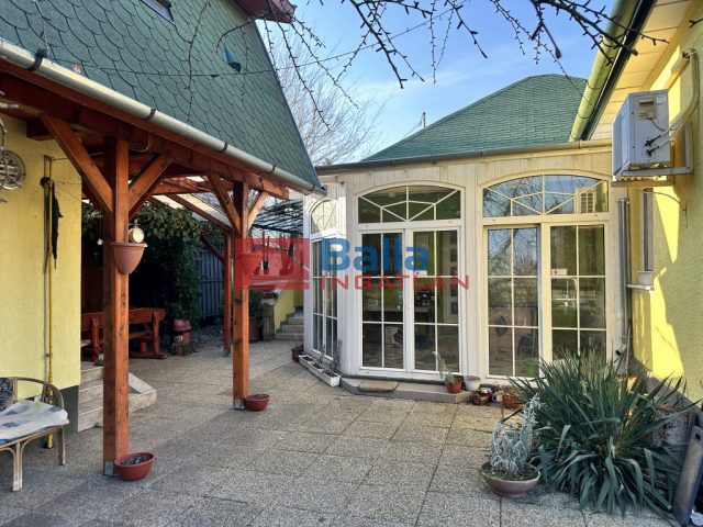 Eladó 220 m²-escsaládi ház Üllő, Többgenerációs: 135'000'000 Ft