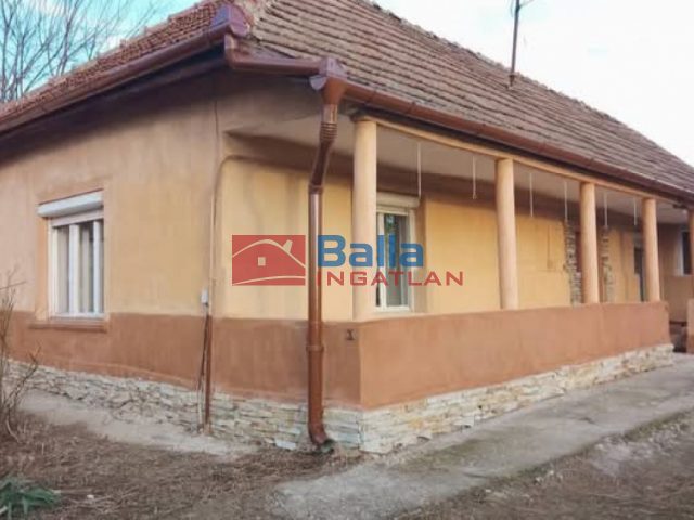 Eladó 50 m²-escsaládi ház Úri, Kossuth Lajos utca környéki utca: 25'500'000 Ft