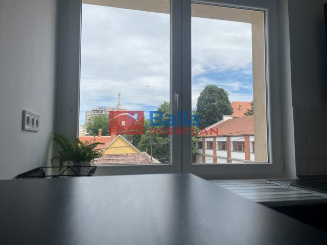 Eladó 88 m²-estársasházi lakás Vác, Cházár András utca: 97'242'000 Ft