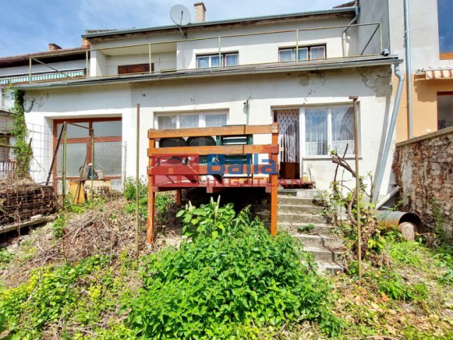 Eladó 129 m²-escsaládi ház Vác, Dunapart közeli: 129'900'000 Ft