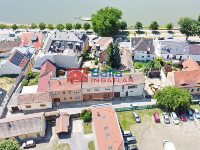 Eladó 129 m²-escsaládi ház Vác, Dunapart közeli: 149'999'000 Ft